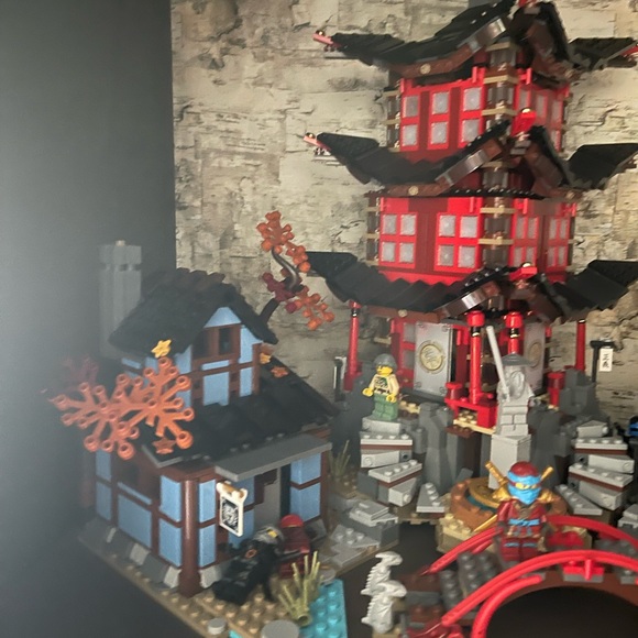 LEGO Ninjago Temple Airjitzu 70751 retired 2015 - Picture 2 of 4
